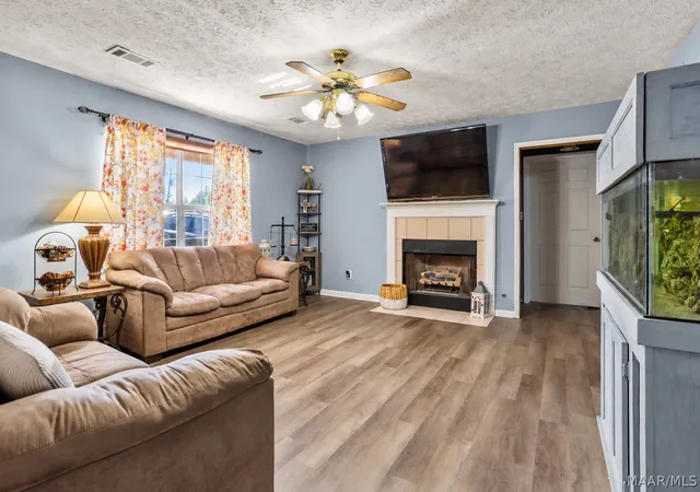 Photo 3 of Single family home for sale at 105 Lakeview Ct, Wetumpka, AL 36092 | MLS# 588186 | Listing updated on 2026-10-02