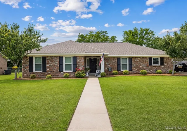 Homes for sale in Montgomery, AL | 1818 Heatherton Dr, Montgomery, AL 36106 | MLS# 588224