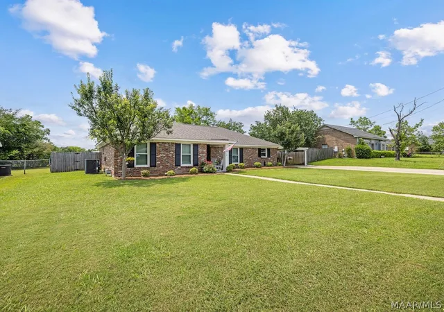 Homes for sale in Montgomery, AL | 1818 Heatherton Dr, Montgomery, AL 36106 | MLS# 588224