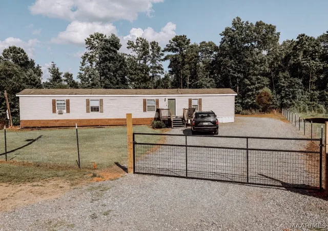 Homes for sale in Eclectic, AL | 918 Little Kowaliga Rd, Eclectic, AL 36024 | MLS# 588278