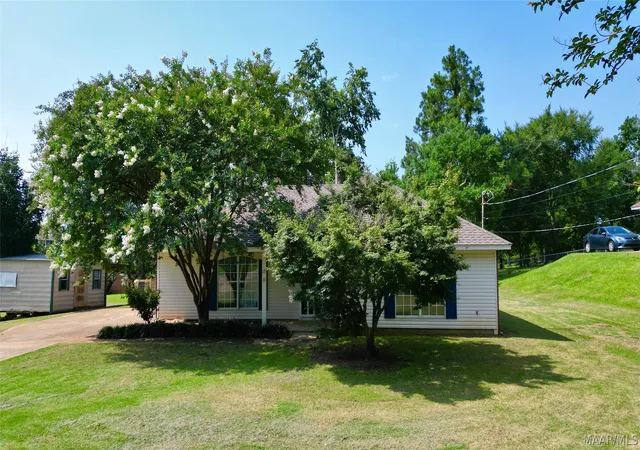 1st image of 17 Hilltop Cir, Deatsville, AL 36022 | MLS# 588301