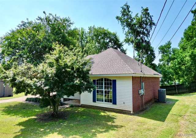 2nd image of 17 Hilltop Cir, Deatsville, AL 36022 | MLS# 588301