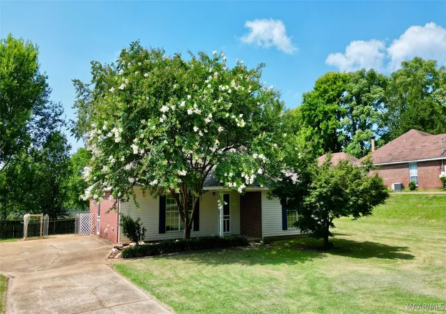 3rd image of 17 Hilltop Cir, Deatsville, AL 36022 | MLS# 588301