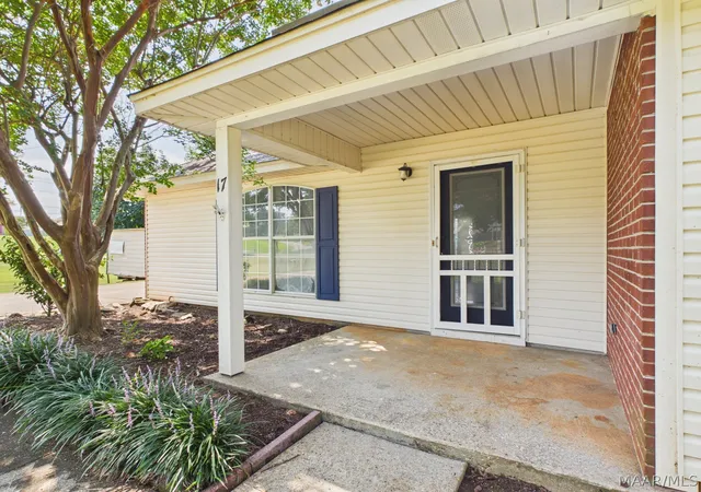 5th image of 17 Hilltop Cir, Deatsville, AL 36022 | MLS# 588301