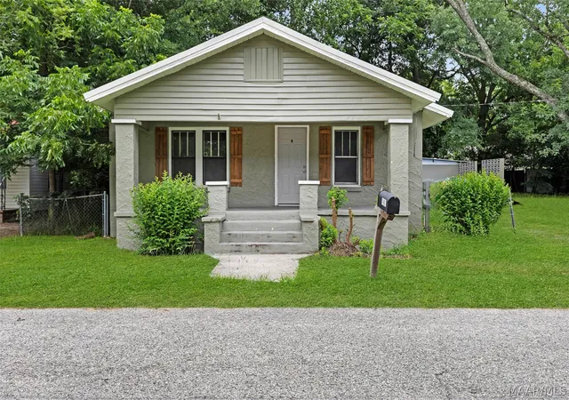1st image of 1412 Taylor Ave, Clanton, AL 35045 | MLS# 588300