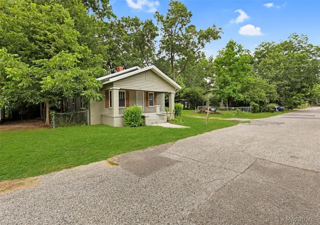 3rd image of 1412 Taylor Ave, Clanton, AL 35045 | MLS# 588300