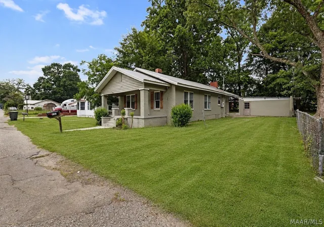 4th image of 1412 Taylor Ave, Clanton, AL 35045 | MLS# 588300