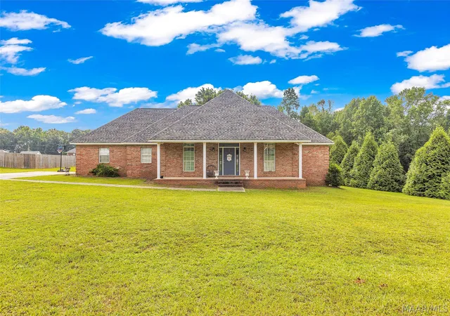 1st image of 132 White Oak Ln, Tallassee, AL 36078 | MLS# 588209