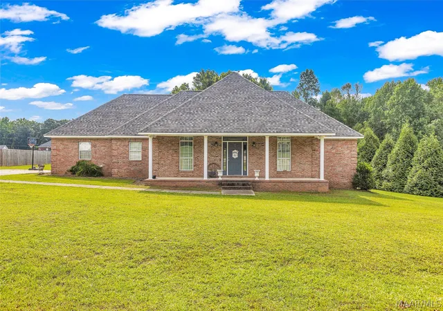 2nd image of 132 White Oak Ln, Tallassee, AL 36078 | MLS# 588209