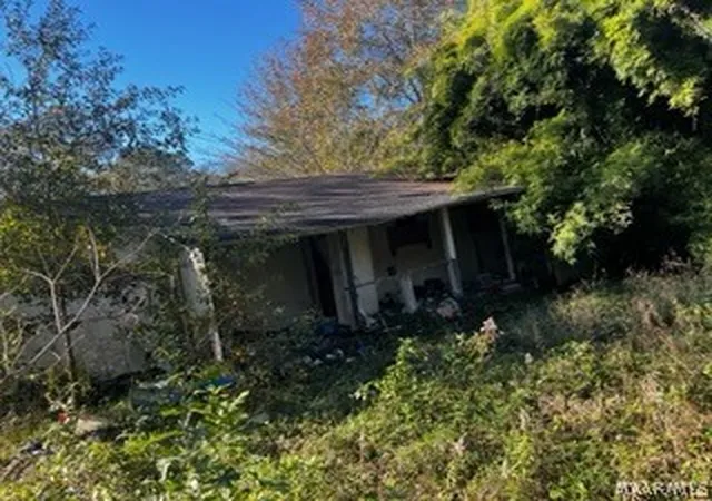 Homes for sale in Bayou La Batre, AL | 13915 Harding Ave, Bayou La Batre, AL 36509 | MLS# 588318