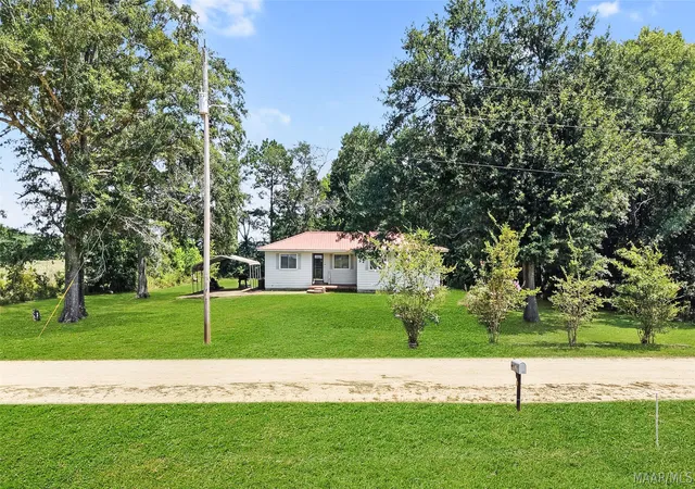 Homes for sale in Autaugaville, AL | 2192 T R Dr, Autaugaville, AL 36003 | MLS# 588348