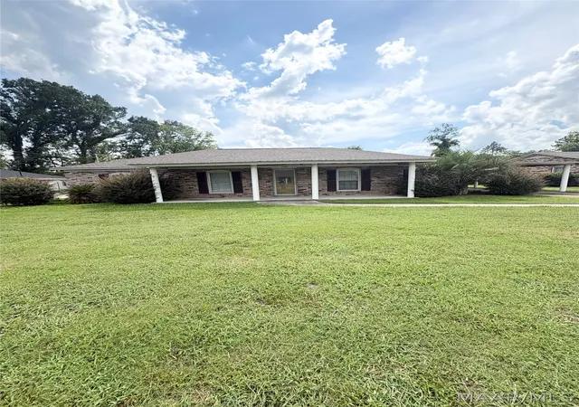 3rd image of 309 Pinehaardt Dr, Selma, AL 36701 | MLS# 588428