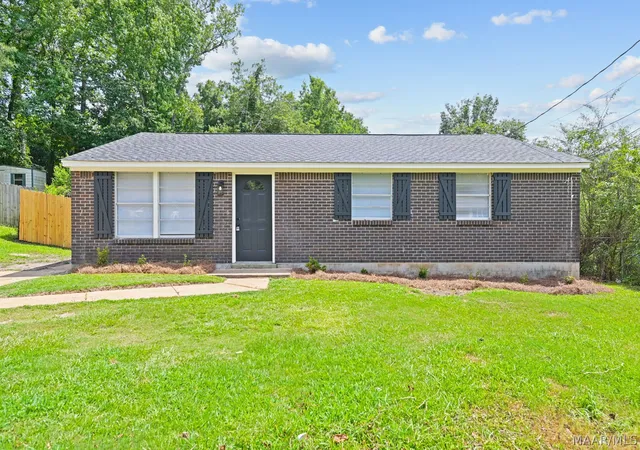 1st image of 104 White Oak Dr, Prattville, AL 36067 | MLS# 588575