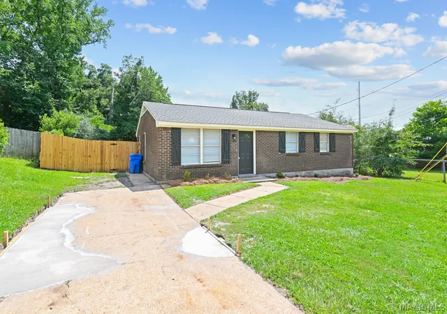 2nd image of 104 White Oak Dr, Prattville, AL 36067 | MLS# 588575