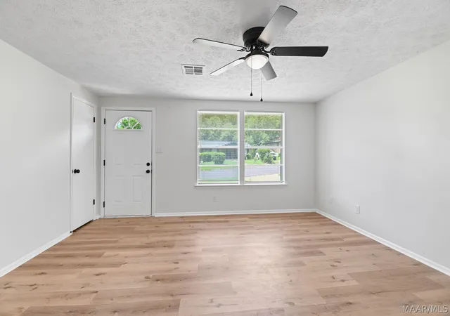 3rd image of 104 White Oak Dr, Prattville, AL 36067 | MLS# 588575