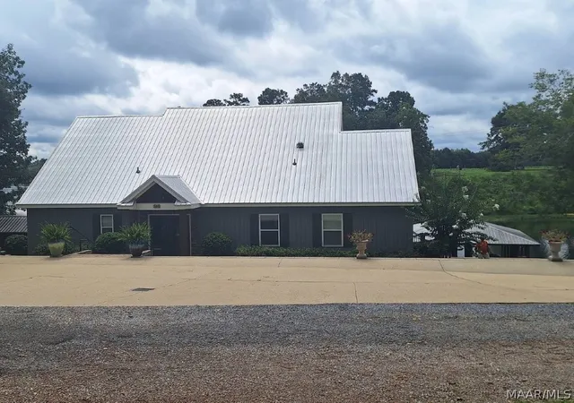 Photo 3 of Single family home for sale at 560 Lakeshore Dr, Titus, AL 36080 | MLS# 588607 | Listing updated on 2026-09-23