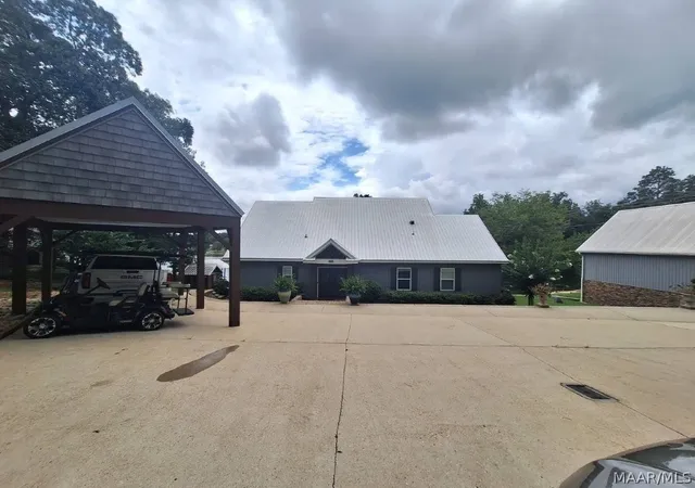 Photo 3 of Single family home for sale at 560 Lakeshore Dr, Titus, AL 36080 | MLS# 588607 | Listing updated on 2026-09-23
