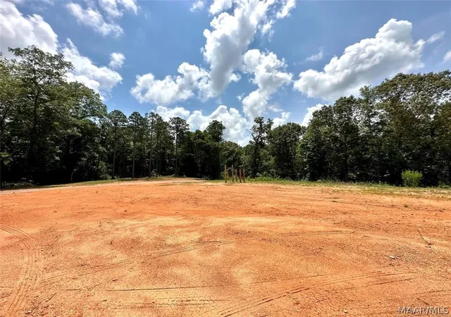 4th image of 411 Oak Valley Rd, Deatsville, AL 36022 | MLS# 588632