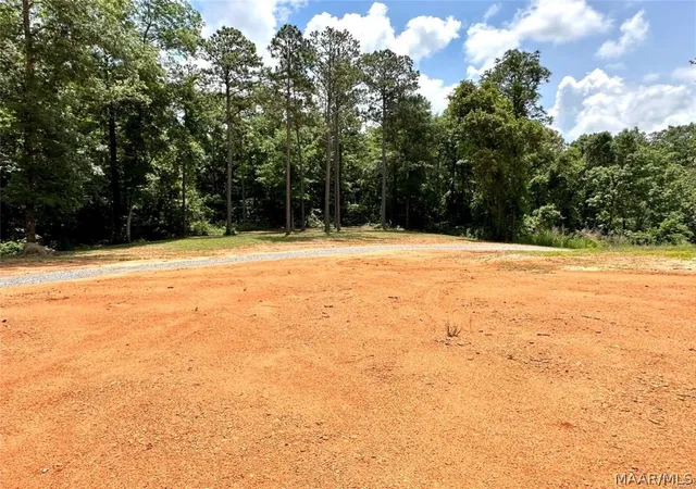 5th image of 411 Oak Valley Rd, Deatsville, AL 36022 | MLS# 588632