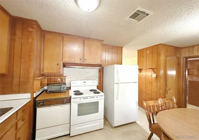 3rd image of 3 Elizabeth St, Selma, AL 36701 | MLS# 588603
