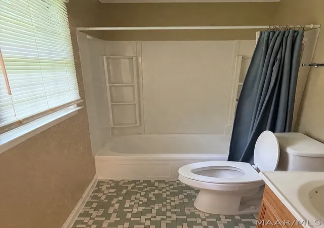 3rd image of 5248 Greensboro Dr, Montgomery, AL 36108 | MLS# 588647