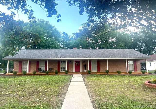 Photo 1 of Sale Pending at 2347 Wentworth Dr, Montgomery, AL 36106 | MLS# 588900 | Listing updated on 2026-08-12