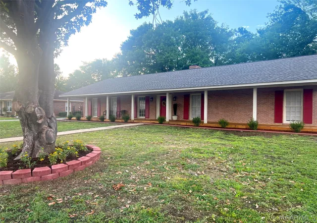 Photo 2 of Sale Pending at 2347 Wentworth Dr, Montgomery, AL 36106 | MLS# 588900 | Listing updated on 2026-08-12
