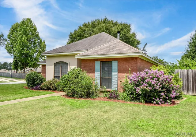 2nd image of 304 River Oaks Dr, Wetumpka, AL 36092 | MLS# 588919
