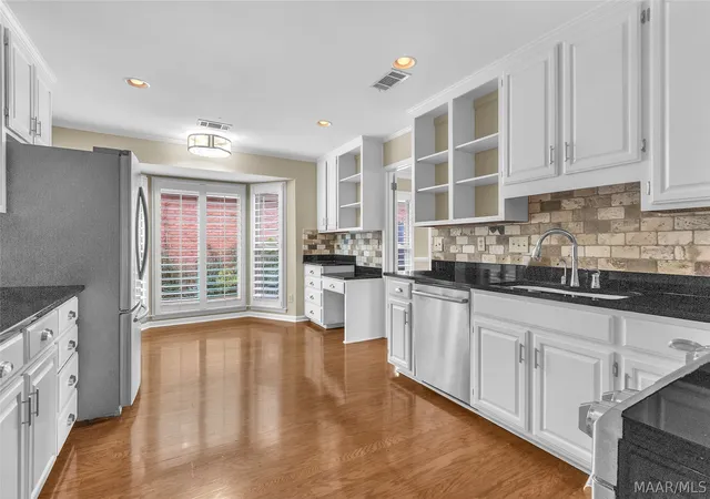 Photo 3 of Single family home for sale at 133 Charleston Ct N, Montgomery, AL 36117 | MLS# 588931 | Listing updated on 2026-09-27