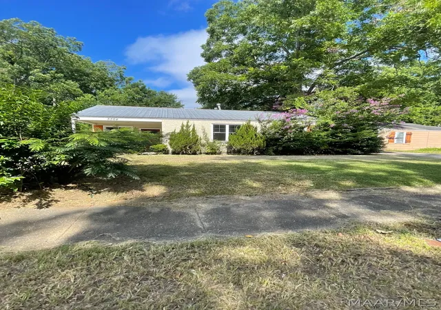 2nd image of 3324 W Tuskegee Cir, Montgomery, AL 36108 | MLS# 589013