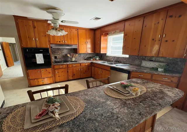 Photo 2 of Single family home for sale at 326 Grv Park Dr, Montgomery, AL 36109 | MLS# 589124 | Listing updated on 2026-08-25