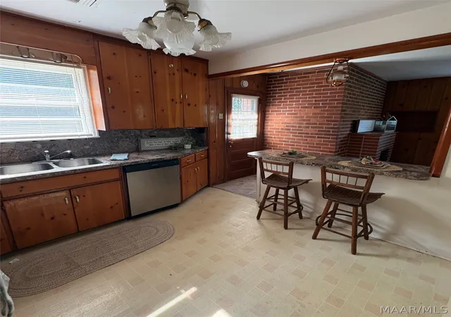 Photo 3 of Single family home for sale at 326 Grv Park Dr, Montgomery, AL 36109 | MLS# 589124 | Listing updated on 2026-08-25