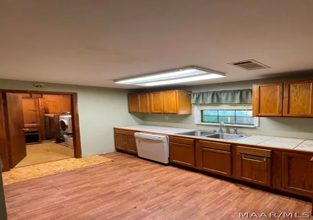 Photo 3 of Single family home for sale at 155 Elmore Rd, Titus, AL 36080 | MLS# 588787 | Listing updated on 2026-09-26