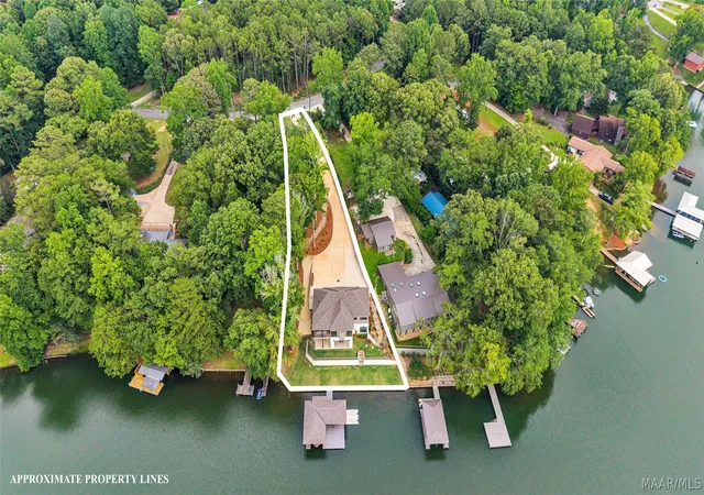 Photo 3 of Single family home for sale at 744 Lakeshore Dr, Jacksons Gap, AL 36861 | MLS# 589148 | Listing updated on 2026-08-19