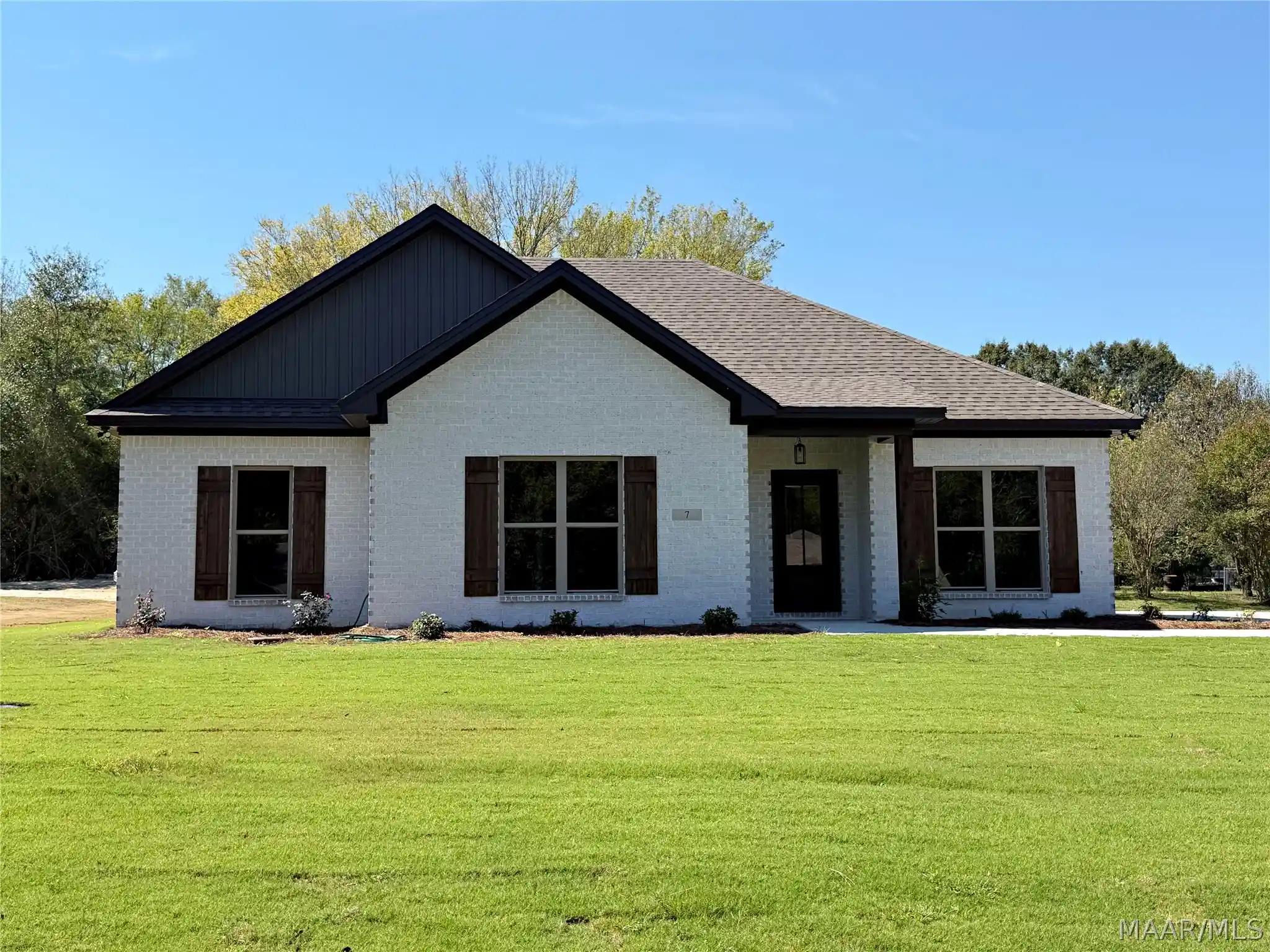 Photo 1 of Single family home for sale at 7 Shawnee Dr, Wetumpka, AL 36092 | MLS# 589392 | Listing updated on 2026-10-18