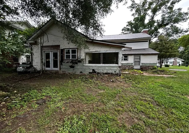 Photo 2 of Sale Pending at 402 Rock St Se, Hartselle, AL 35640 | MLS# 589359 | Listing updated on 2026-08-24