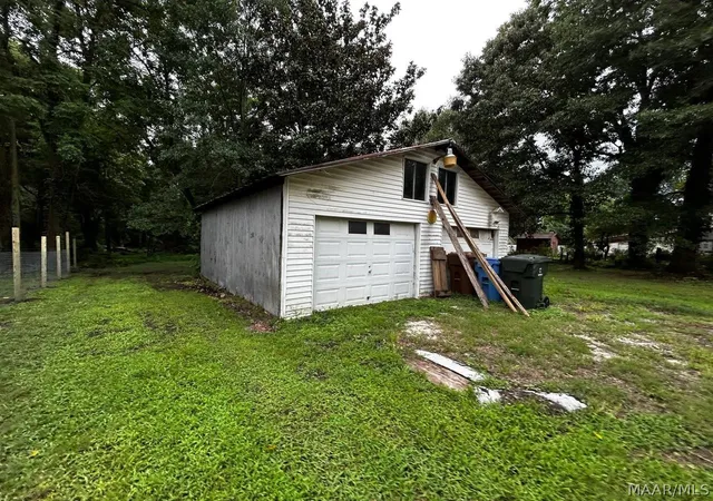 Photo 3 of Sale Pending at 402 Rock St SE, Hartselle, AL 35640 | MLS# 589359 | Listing updated on 2026-08-24