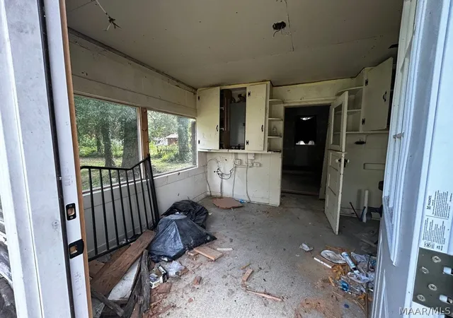 Photo 4 of Sale Pending at 402 Rock St SE, Hartselle, AL 35640 | MLS# 589359 | Listing updated on 2026-08-24