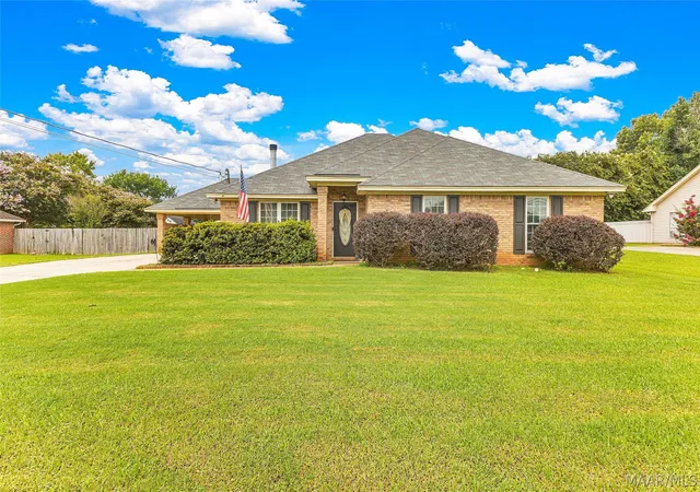 1st image of 43 Old Orchard Rd, Deatsville, AL 36022 | MLS# 589420