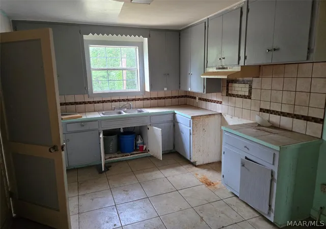 Photo 4 of Single family home for sale at 3686 Norman Brg Rd, Montgomery, AL 36105 | MLS# 589047 | Listing updated on 2026-09-01