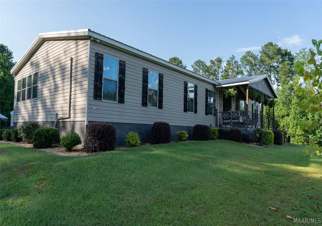 Photo 3 of Manufactured home for sale at 1839 Grass Farm Rd, Titus, AL 36080 | MLS# 589434 | Listing updated on 2026-08-09