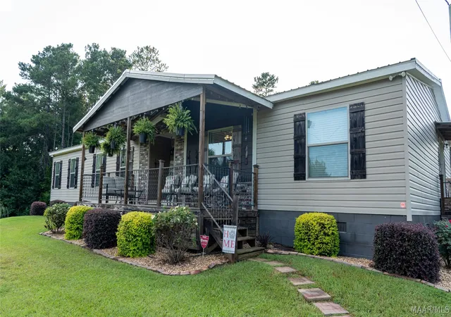 Photo 3 of Manufactured home for sale at 1839 Grass Farm Rd, Titus, AL 36080 | MLS# 589434 | Listing updated on 2026-08-09