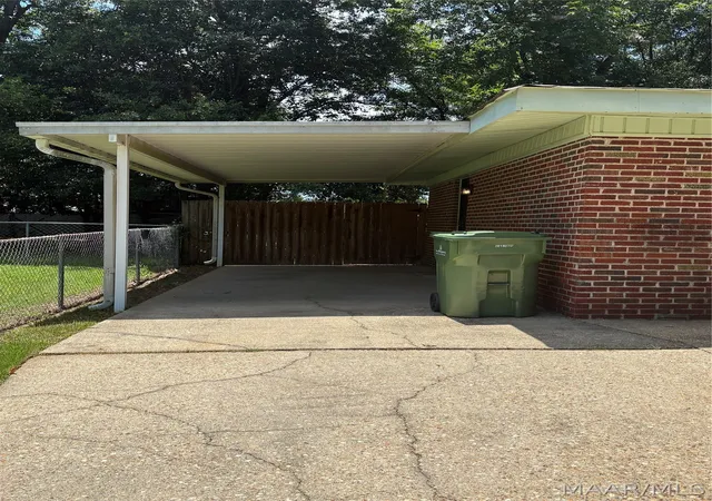 2nd image of 21 Kent St, Montgomery, AL 36109 | MLS# 589443