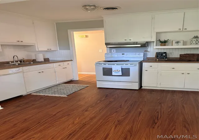 Photo 3 of Single family home for sale at 21 Kent St, Montgomery, AL 36109 | MLS# 589443 | Listing updated on 2026-09-16