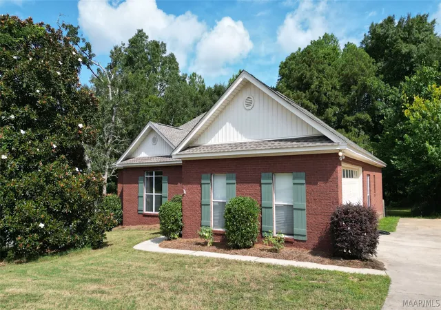 2nd image of 716 Pinetuckett Pkwy, Deatsville, AL 36022 | MLS# 589465