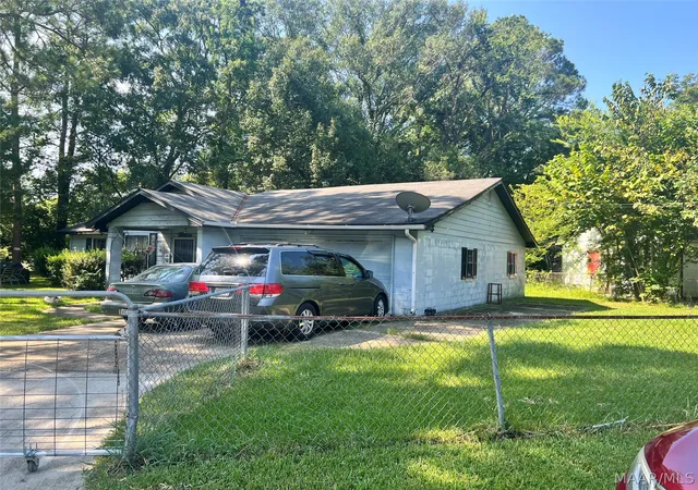 Photo 4 of Single family home for sale at 303 Azalea Dr, Montgomery, AL 36105 | MLS# 589461 | Listing updated on 2026-08-28