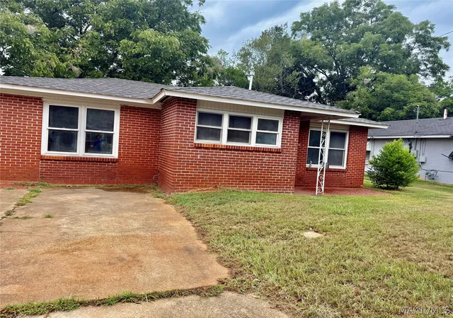 Single family home for sale at 327 Milton Rd, Montgomery, AL 36110 | MLS# 589619