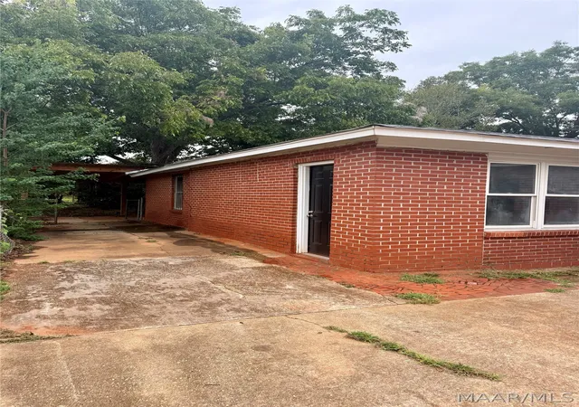 Photo 3 of Single family home for sale at 327 Milton Rd, Montgomery, AL 36110 | MLS# 589619 | Listing updated on 2026-09-17