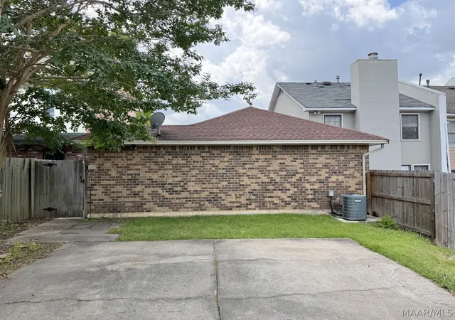 Photo 2 of Townhouse for sale at 1615 Cobblestone Ct, Montgomery, AL 36117 | MLS# 589638 | Listing updated on 2026-08-28