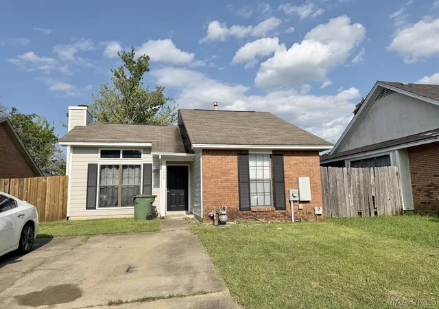 Photo 1 of Single family home for sale at 1529 Westminster Dr, Montgomery, AL 36117 | MLS# 589646 | Listing updated on 2026-08-28